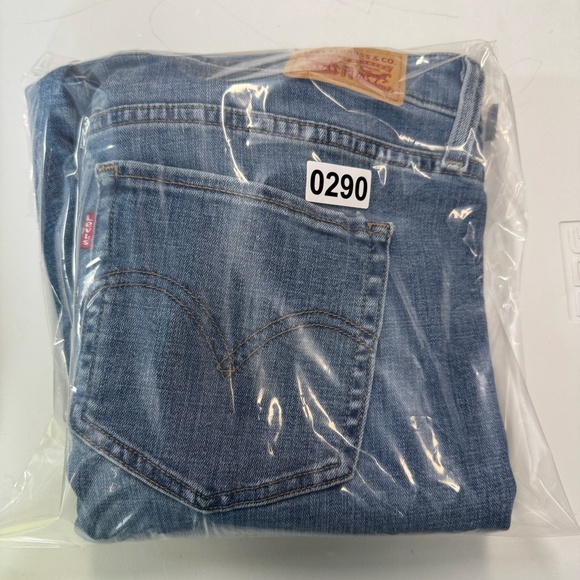 Levis Jeans Womens 18W Blue 415 Classic Boot Mid Rise Medium Wash Stretch Plus - Picture 10 of 10